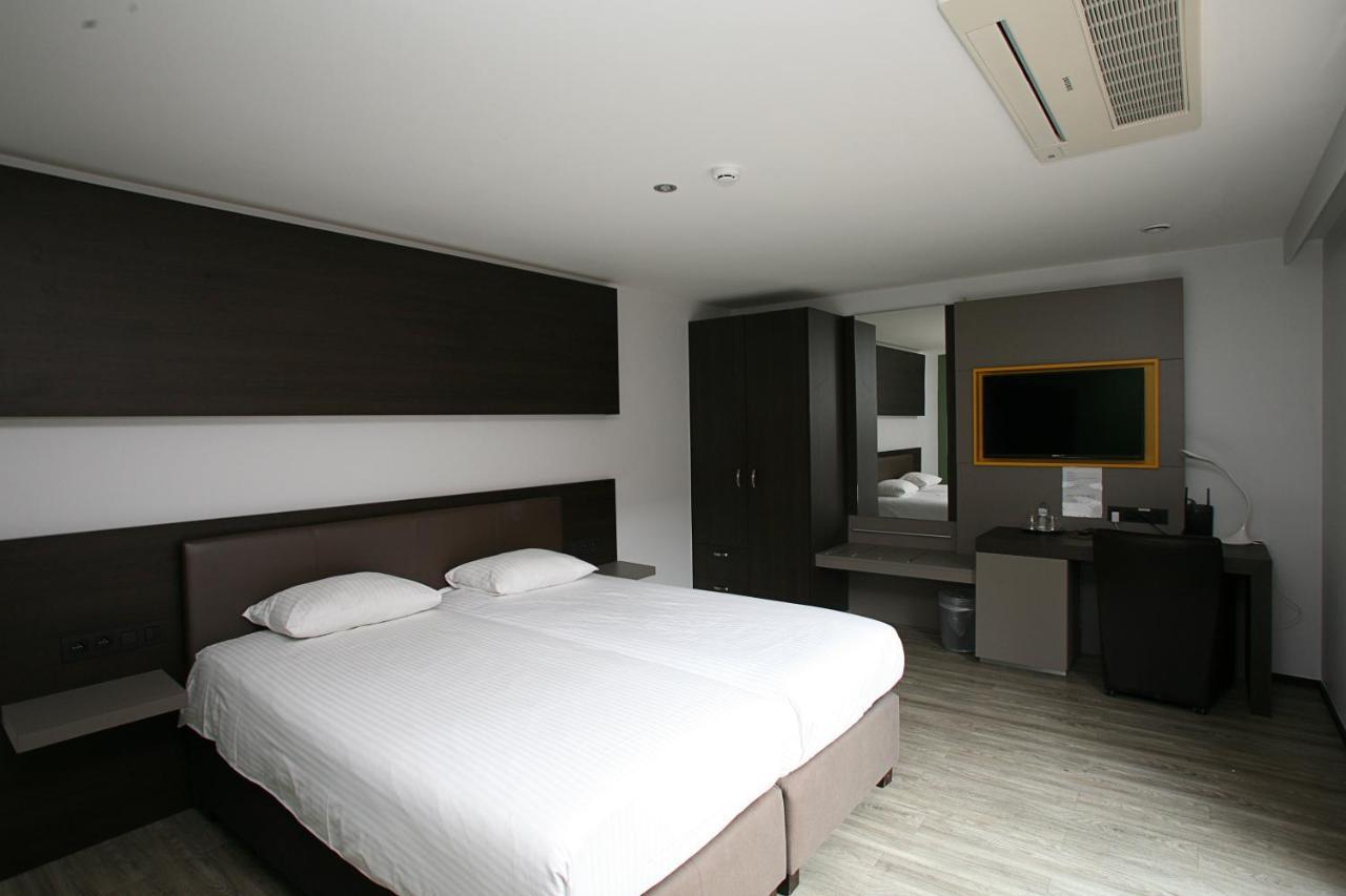 Hotel Au Prince Royal 레오폴츠부르크 외부 사진